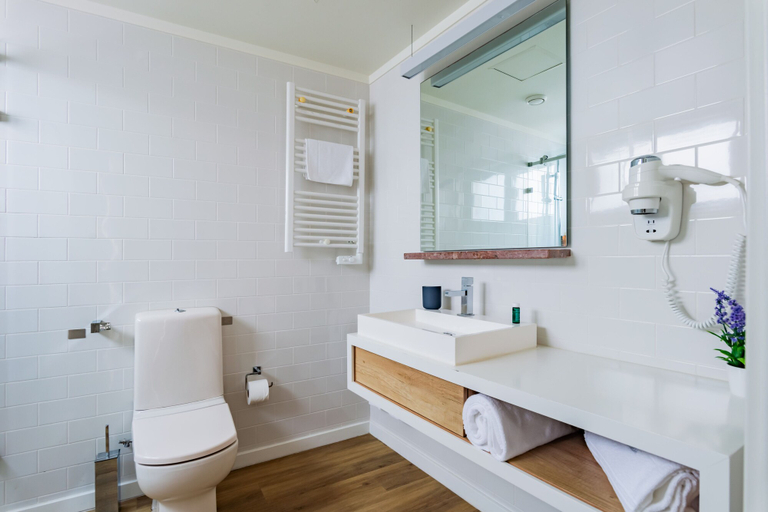 Bathroom 7