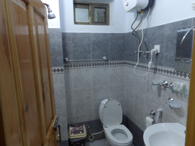 Bathroom 4, Canari Hotel Kashmir View, Hazara