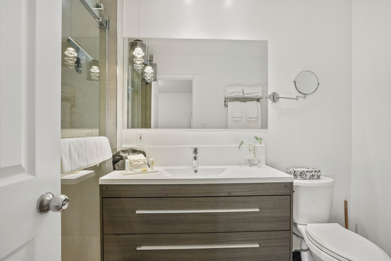 Bathroom 4, Saga Resort, Lake Hurron