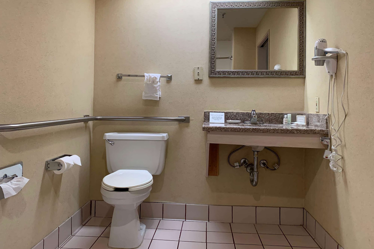 Bathroom 4, Days Inn by Wyndham Blythe, Riverside
