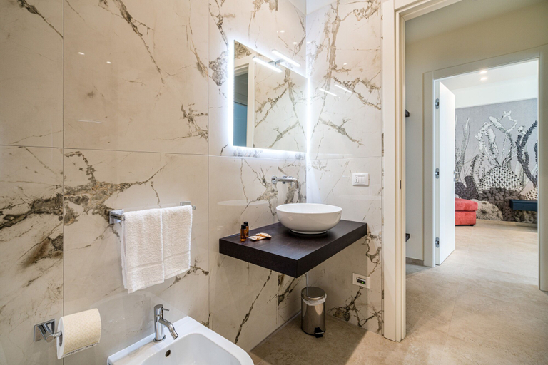 Bathroom 2, I Due Mori Luxury Rooms, Messina