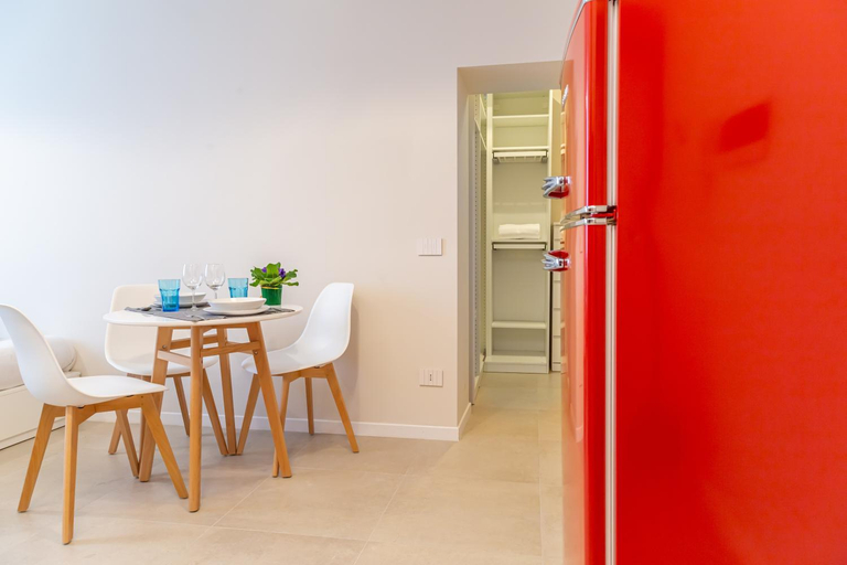 Others 5, VickyLu - City Center - by Host4U, Pavia