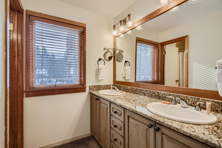 Bathroom 2, 1655 Quicksilver 3 Bedroom Condo, Summit