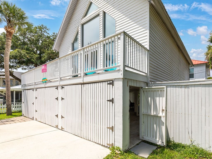 Exterior & Views 2, Catch A Wave by Tybee Vacation Rentals, Chatham