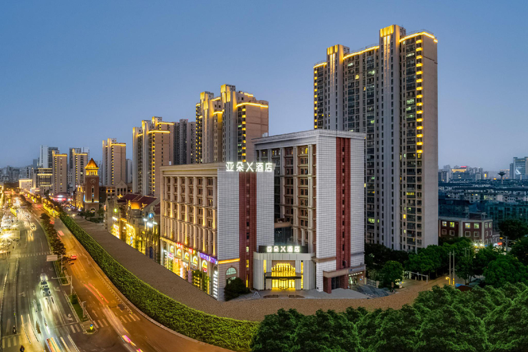 Exterior & Views