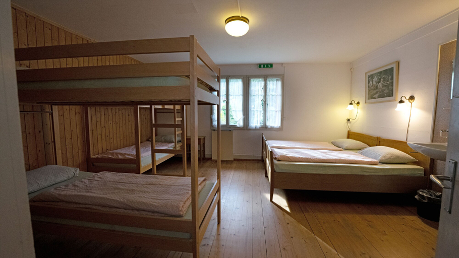 Bedroom 2, Youth Hostel Leissigen, Interlaken