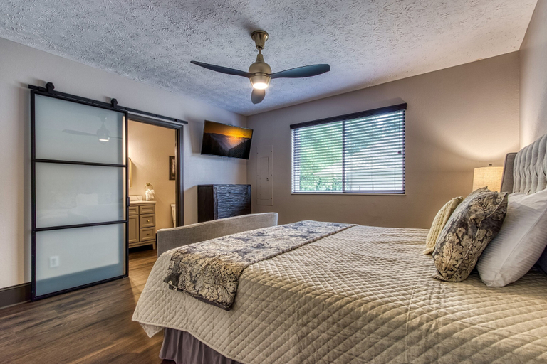 Bedroom 3, The Great Escape, Sevier