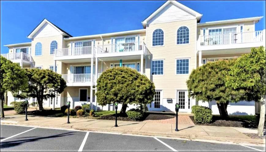 Family Friendly Beach Block Ocean View 3 BR, 2 BA, Condo near Wildwood Crest and Convention Center, Cape May