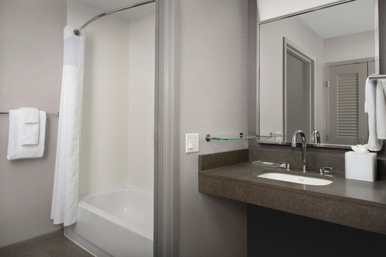 Bathroom 4, Courtyard by Marriott Savannah Downtown/Historic District, Chatham