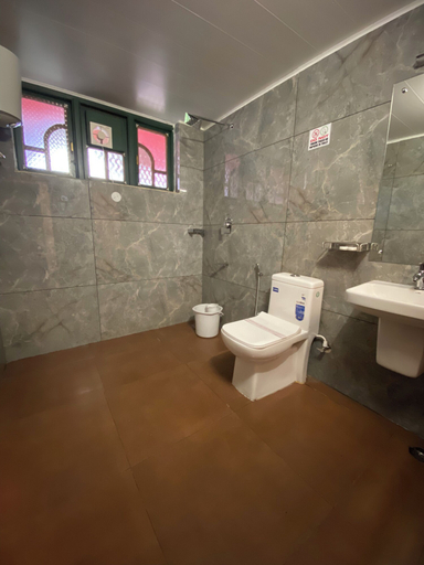 Bathroom 3, Lakefront Home Hotel, The Nilgiris