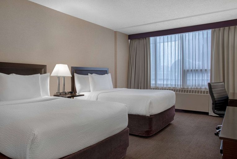 Bedroom 3, Ramada Plaza by Wyndham Calgary Downtown, Division No. 6