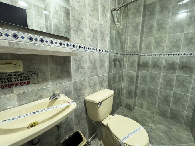 Bathroom 4, Hotel Macedonia Plaza Medellin, Medellín