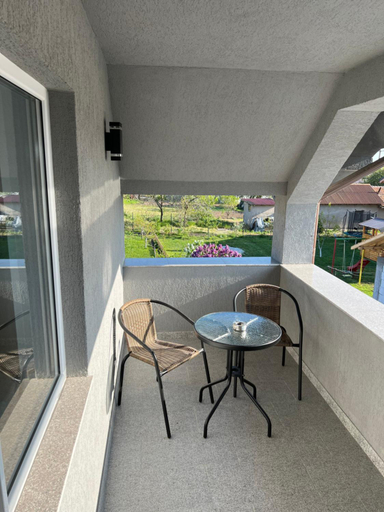 Others 5, Vila Palade, Corbu