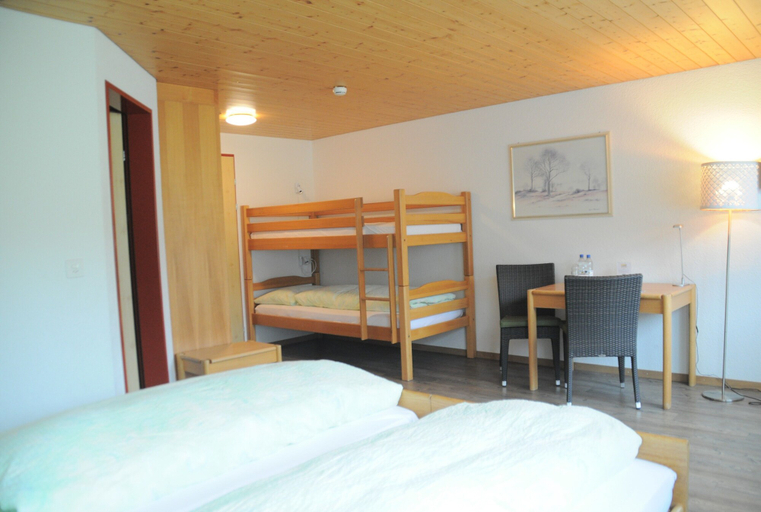 Room 4, Ferien- und Familienhotel Alpina, Frutigen
