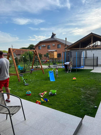 Others 3, Vila Palade, Corbu