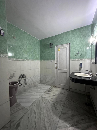 Bathroom 4, The Misty Pines Inn, Shimla