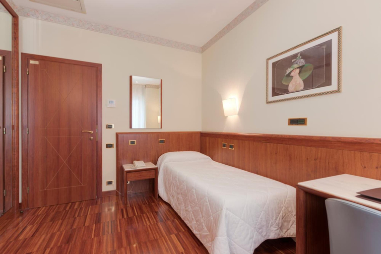 Bedroom 3, Palace Hotel, Macerata