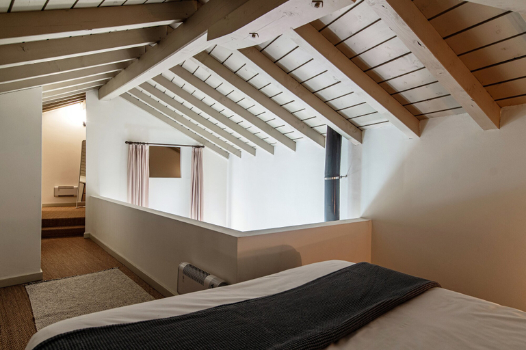 Room 2, Olea, Como