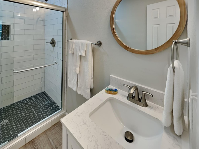 Bathroom 4, Bay Dreams, Aransas