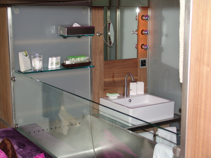 Bathroom 4, Backstage Boutique SPA Hotel, Visp