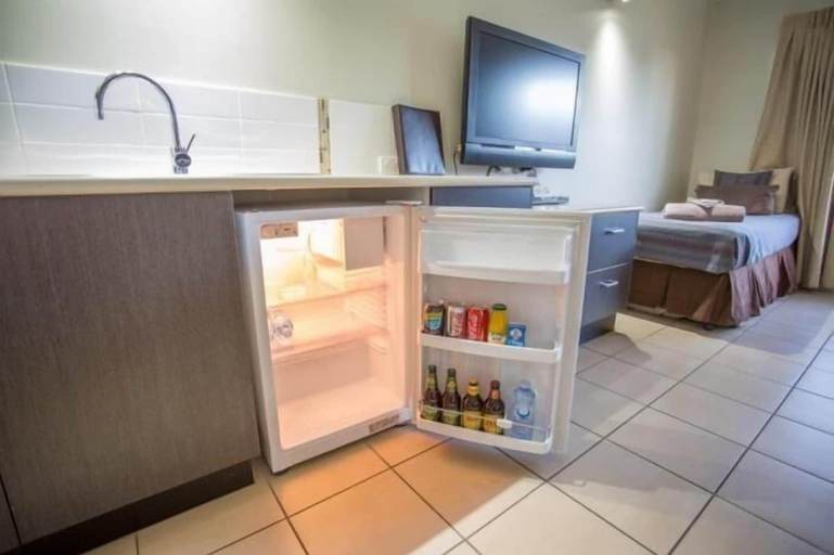 Mini-refrigerator, Spinifex Motel & Serviced Apartments, Mount Isa