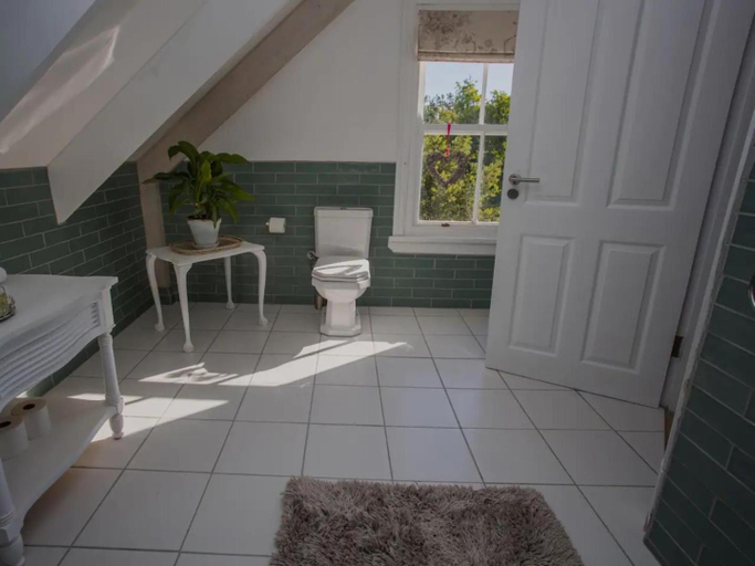 Bathroom 2, Riverside Country House, Overberg