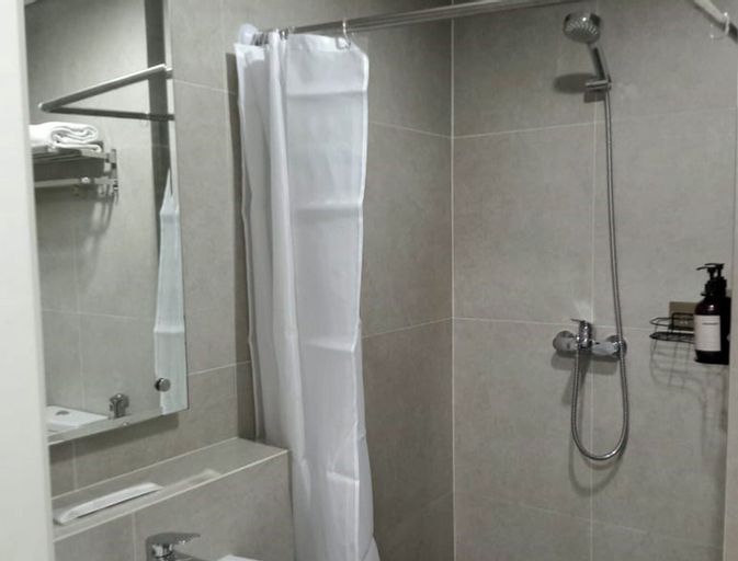 Bathroom 9