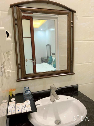 Bathroom, FULL HOUSE Hotel, Móng Cái