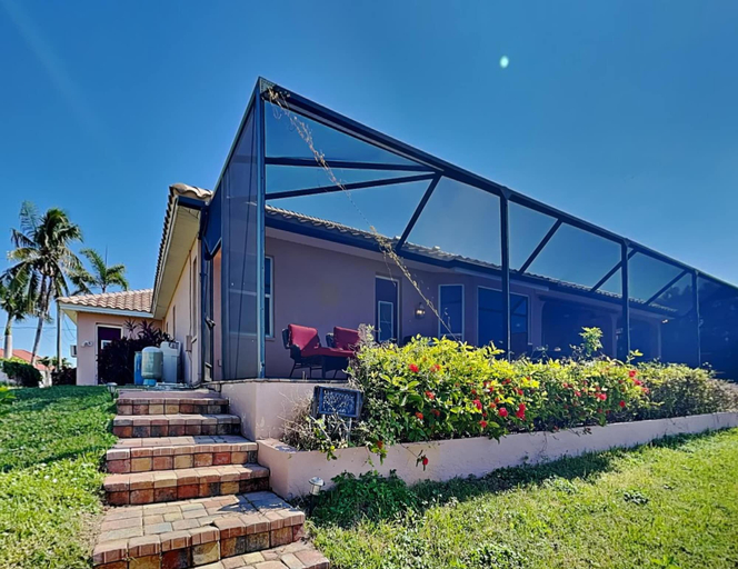 Exterior & Views, A Rose Lake Escape, Lee