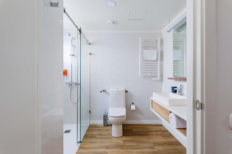 Bathroom 14