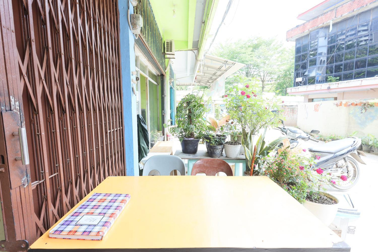 Food & Drinks, OYO 92248 Kurnia Shangrila, Batam