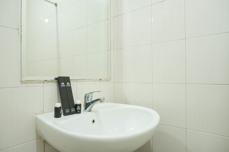 Bathroom 5, Strategic Location 2Br Apartment Signature Park Grande, East Jakarta