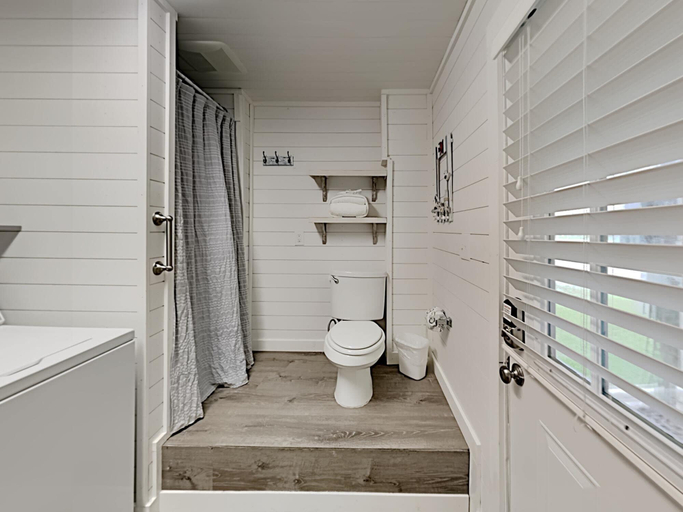Bathroom 3, Big Blue by Southern Vacation Rentals, Baldwin
