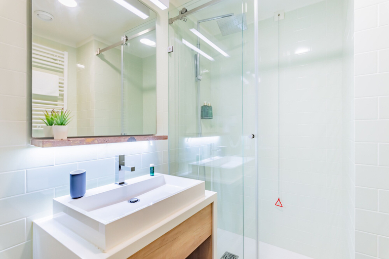 Bathroom 10