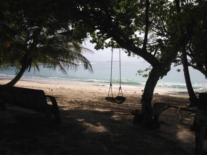 Hollow Trees Surf Katiet Mentawai surfing barrels, Kepulauan Mentawai