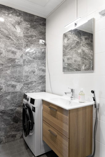 Bathroom 3, Forenom Serviced Apts Pori Antinkatu, Satakunta