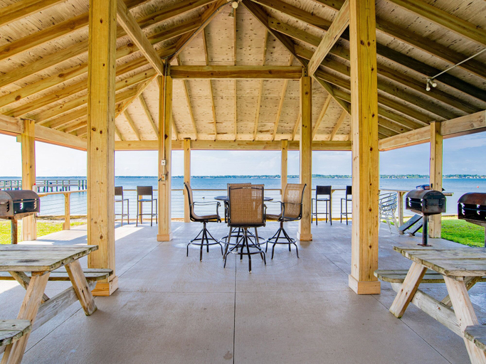 Food & Drinks, Sunset Harbor #2-204 by Southern Vacation Rentals, Escambia