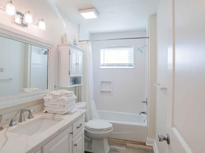 Bathroom 3, Seaside Cottage by Southern Vacation Rentals, Escambia