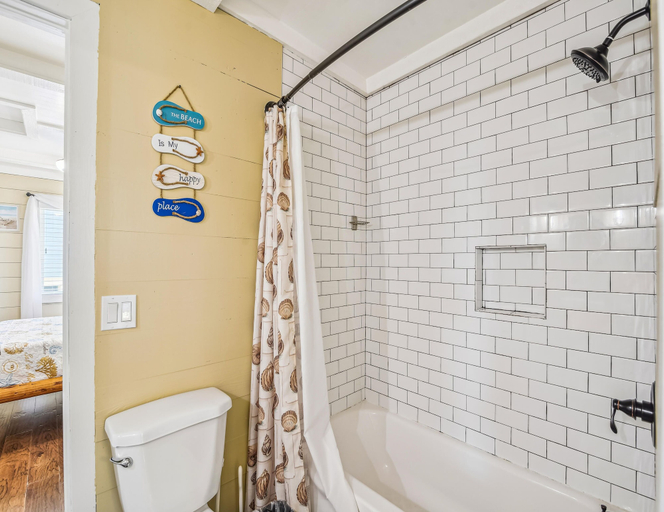 Bathroom 4, LA Vida, Galveston