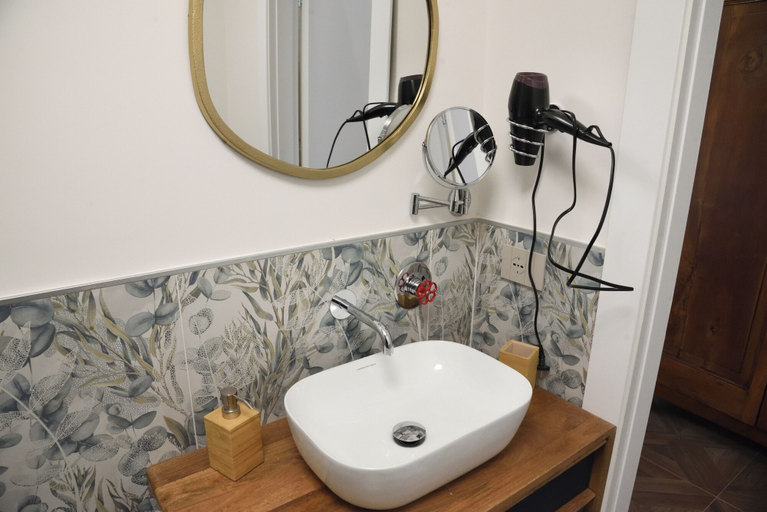 Bathroom 5, LN B&B, Catania