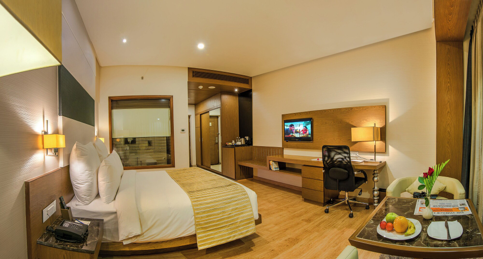 Bedroom 3, Narayani Heights Hotel and Resort, Gandhinagar