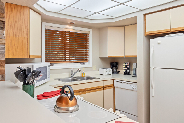 Private kitchen 4, Wanderlust Luxury Vacation At Windcliff 3 Bedroom Condo by RedAwning, Larimer