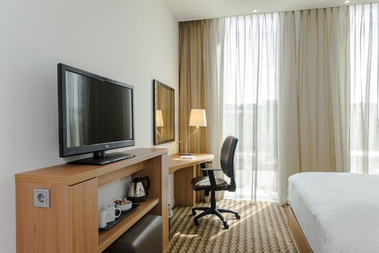 Bedroom 5, Hampton by Hilton Amsterdam / Arena Boulevard, Amsterdam