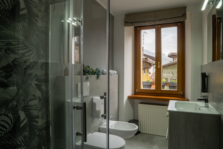 Bathroom 4, Apartments Canarino, Trento