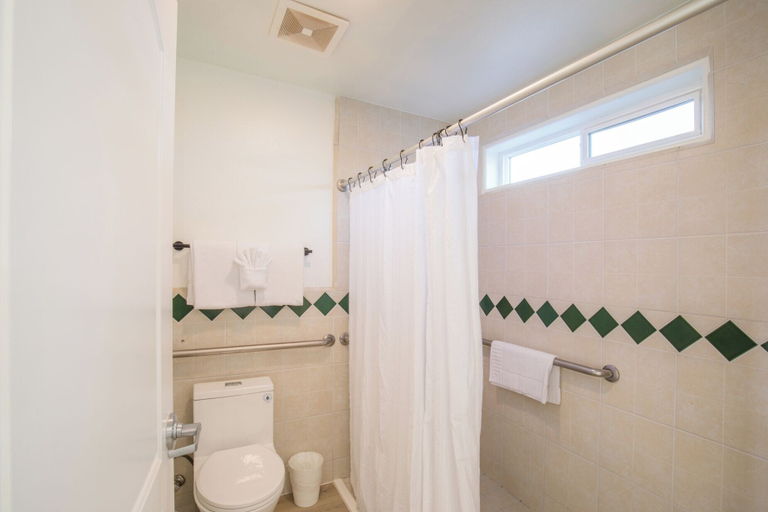 Bathroom 3, Black Sands Inn, Humboldt