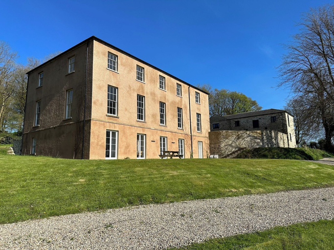 Exterior & Views, Captivating 5-bed Apartment Near Sion Mills, Derry and Strabane