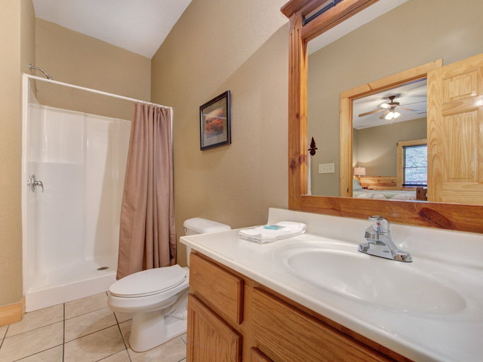 Bathroom 3, Moonlight Theater Lodge, Sevier