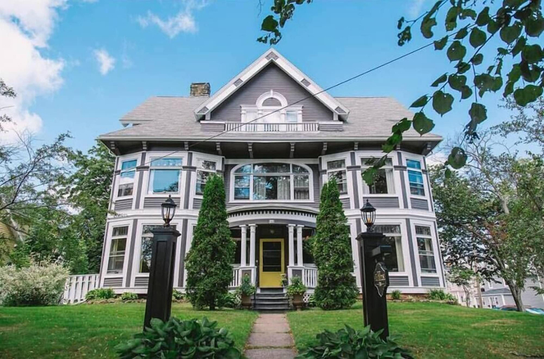 Exterior & Views 2, Fairholm Boutique Inns, Queens