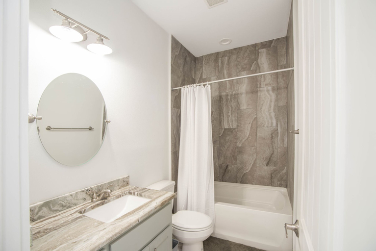 Bathroom 3, Shore Beats Work - Elevator, Nueces