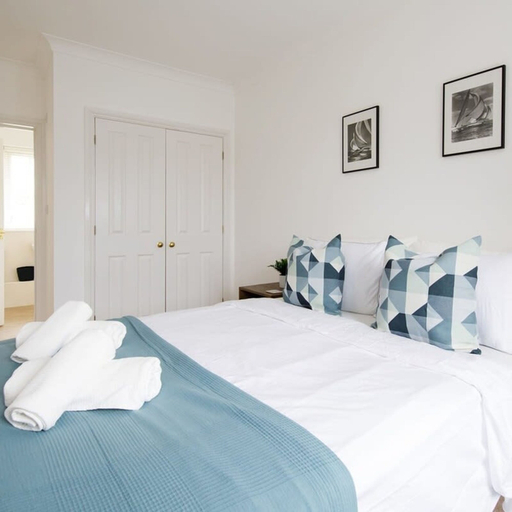 Room 3, Modern Stylish Seaside Family Home, West Sussex